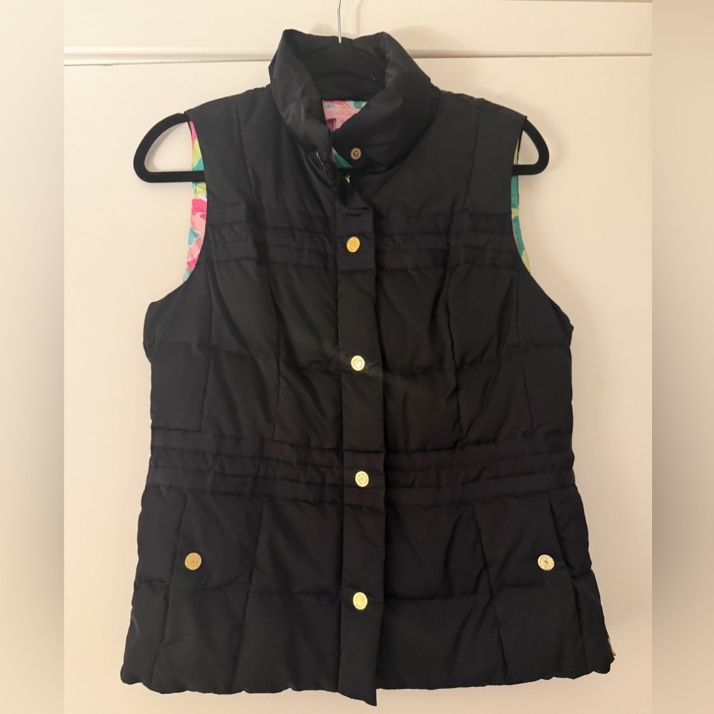 Lilly Pulitzer Quilted Puffer Vest. Size: M. Black & Printed